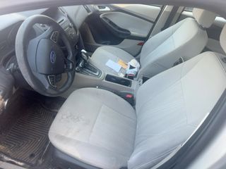 2015 Ford Focus SE - Interior Front Seat Image